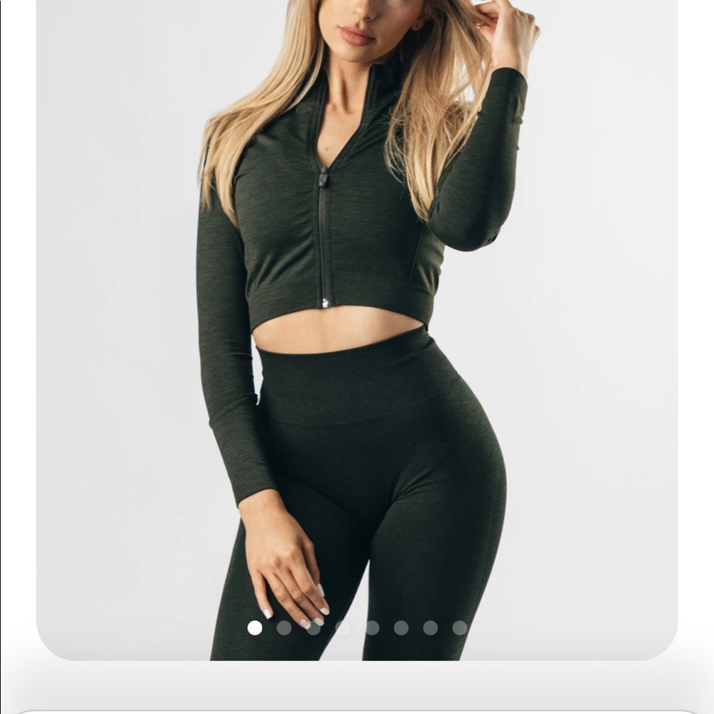 *sold*Alphalete Amplify Jacket
